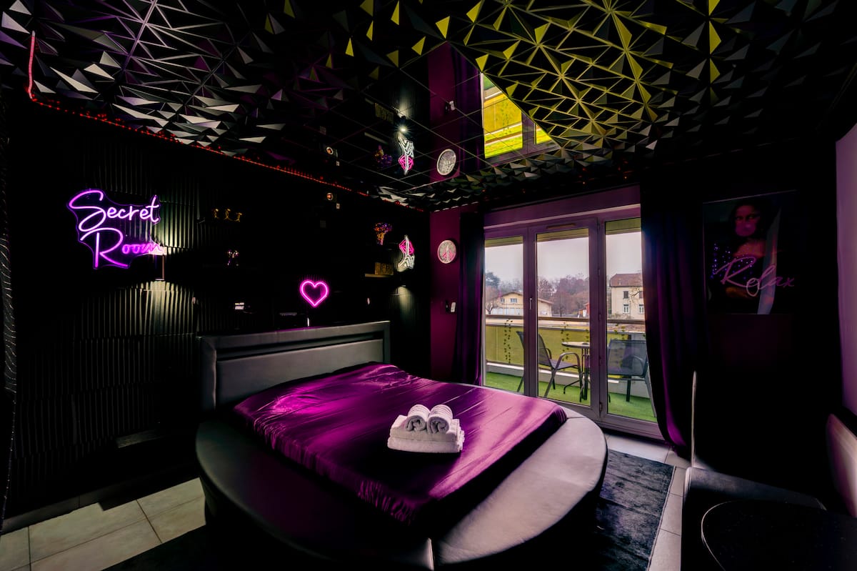 S204.2 — Love Room Étrembières